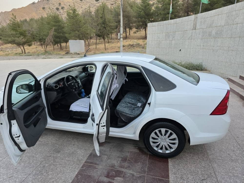 ماشاڵڵەی لێبیت ریک لۆکە 
بەمانای کەلیمە ماڵی دۆستەو نرخیشی زۆر مناسبە بەنزینیش  زۆر کەم دەخوات 
فۆرد فۆکس مۆدیل 2009 رەقەم سلیمانی سەنەوی رەقەمی تازەی تاکو 2030 بەناو خۆمەوەیە فاحسیشی تازەیە 
گێروو مەکینەو کامل تندوو تۆڵیو کامل کارەبایاتی بەشەرتە بورخی لیبانەدراوە هەموو گیانی لەسەر دەقی شەریکە ماوەتەوە تەنیا یەک چەمەلەخی پیشەوەی سبووخە بی ناو  لەگەڵە پەڵەیەکی بن دەرگایەک ماشاڵڵە سەیاڕەکە ریک لۆک ماوەتەوە دوولاڕیک مەسرووفی تیانیە 
سەخفو شانی شوختیکیشی پیو نیە 
تایەو ویلو پاتری لۆکە 
ئایپادە دەبڵ گێرە تۆماتیکو حادیە سویچ کۆنترۆڵا جام کارەبایە هەمووگیانیشی بەشەڕتە 
شوێن رانیە *********** نرخ ک $63 رانية, السليمانية
