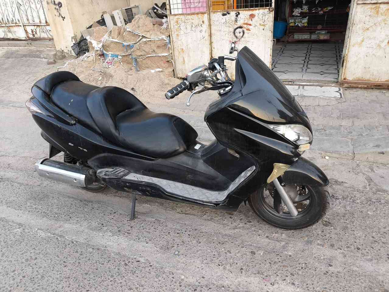 سلام عليكم دراجه فورزه لبيع 09 سعر الدراجه 650 وبيها مجال ***********
