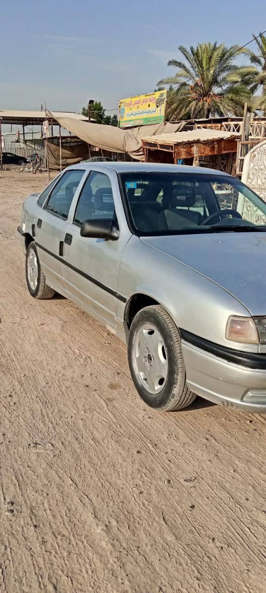 السلام عليكم سياره اوبل نظيفه حداديه جديده بغداد ***********السياره محرك 1800 الموديل 92 السعر 35 وبيها مجال
