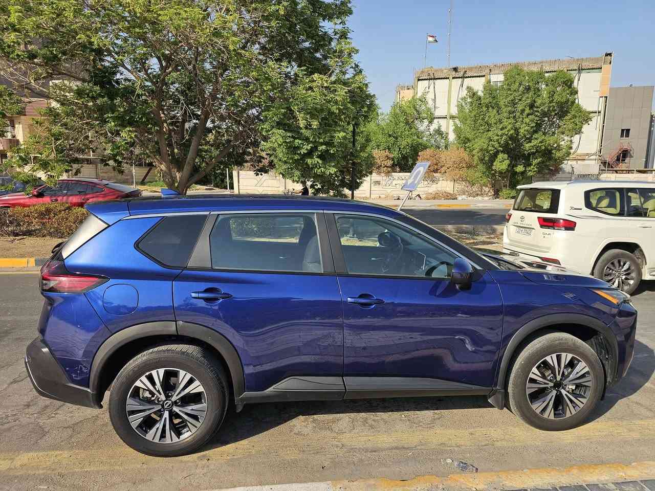 نيسان روج 2023 SV
بدون صبغ. فقط بارد بالجاملغ الخلفي 
سعر  147  $ ورقه و بها مجال قليل 

مواصفات 

بصمه 

بابين بصمه 

شاشه كبير 

لايد LED زينون 

تحكم ستيرن 

تحديد سرعه  

كامره 

حساس 

رادار 

كشن كهرباء

السيارة رقم اربيل باسمي تحب تحويل او وكاله

رقم موبايل ☎️ *********** 

مكان السيارة بغداد اليرموك
