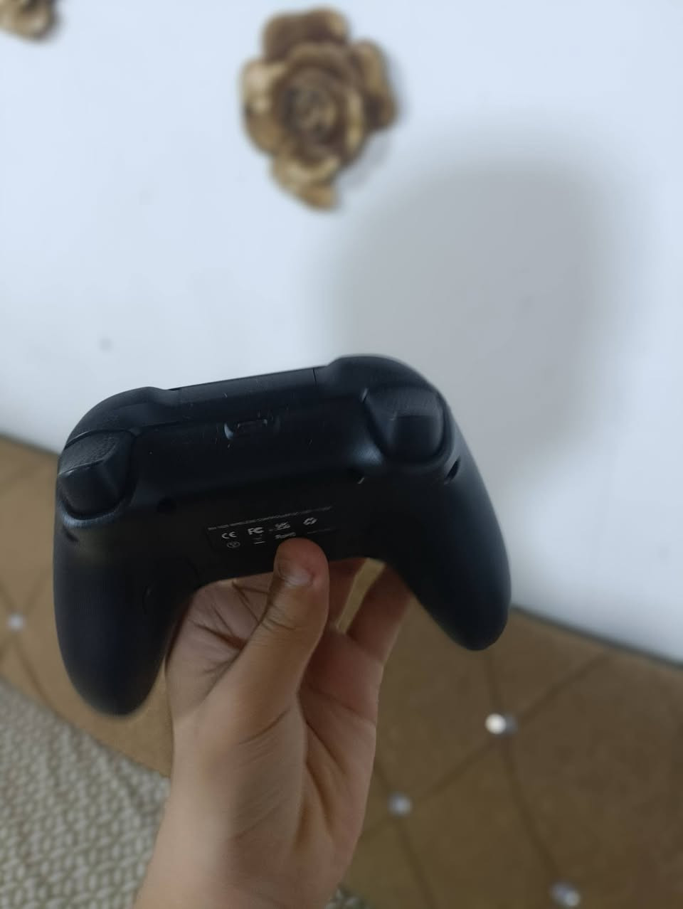 🎮 للبيع – جوستكات ألعاب احترافية 🎮
📍 العنوان: بغداد / حي العامل
📱 واتساب فقط: ***********
🤍 الجويستك الأبيض
✅ نظافة 100%.
✅ يشتغل على PC بدون أي مشاكل.
✅ يدعم Xbox لكن حسب الجهاز والتحديثات (اشتغل عندي على Xbox One Fat).
✅ أزرار Mouse Click (RB / RT / LB / LT).
✅ عصي Hall Effect ضد الانجراف.
✅ زرين خلفية قابلين للتخصيص.
✅ 5 أوضاع RGB.
✅ دنكل + شحن Type-C.
✅ البطارية تدوم من 3 إلى 4 أيام حسب الاستخدام.
💰 سعره على أمازون 45 دولار.
💵 سعر البيع: 35,000 دينار عراقي فقط.
⚫ الجويستك الأسود
تم فتحه للصيانة، وتم العثور على مكثف مخلوع وقد يكون هو سبب العطل، لذلك يُباع كما هو لمن يعرف بالصيانة أو لقطع الغيار.
💵 السعر: 20,000 دينار عراقي (بيه مجال بسيط).
❤️ سبب البيع: عدم الاستخدام وعدم الحاجة، والسبب الثاني عندي عمرة وأريد أبيعهن حتى أكمل فلوس السفر. الله يكتب الخير للجميع. 🤍
📱 للتواصل واتساب فقط: ***********
