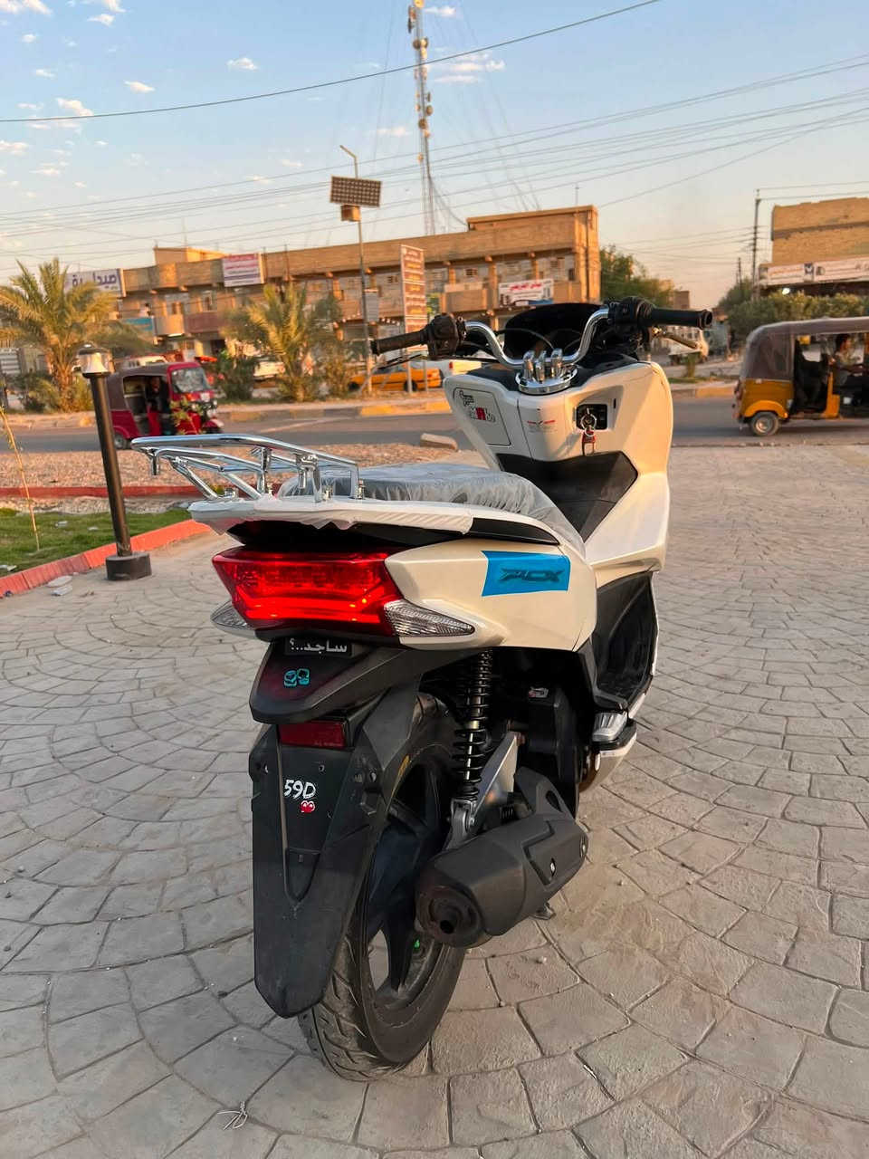 دراجة PCX جيل ثاني دراجه أكفلك لمكينه كفرات شوفت عينك سعر 10$ مكان بغداد .***********
