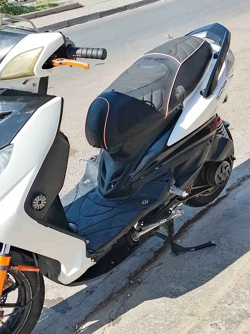 السلام عليكم سكنس فحل نوزل طلاعات خطين  طلاعات رياضي وصدر رياضي ويل مزوعه غراض كدام عينك كلجات كاسو شلعة تاكل الكاع و ااطيك معدل 125  يدات وفلاوين وقبق بانزين وقطرات وفراك سعرها 850 وبيها مجال بسيط للشراي لو مراوس حسب القناعه ب بيسي اكس جيل اول  رقمي *********** مكاني العبيدي
