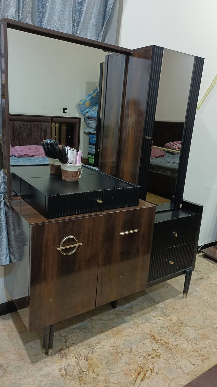 غرفه نوم مستعمله للبيع ام 10 قطع التواصل واتساب ***********
