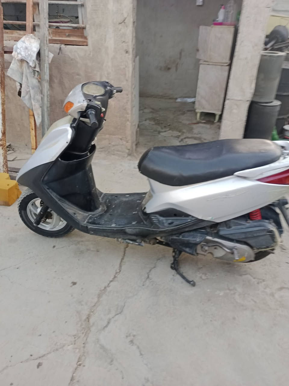 السلام عليكم للبيع بريز لايت ناصي زنون اشاير هورن اصطاب لايت هورن كيج بانزين كهربائيات فول مكينه ناعمه مبدل بيها فقط جبنه كابرينر ابلاد وياها ثانيه احتياط كفرات ختم تايرات جدد سعر الدراجه 350مكاني بغداد حي الجهاد متواجد وات ساب ***********وبالخير على الياخذها نقص فقط باتري
