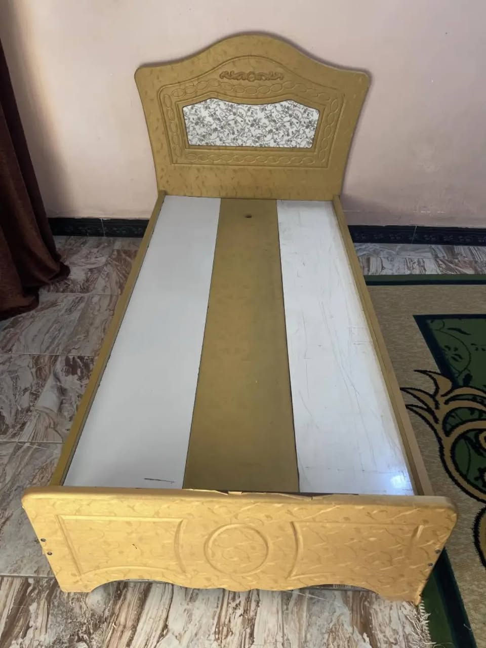 سرير نوم نفر واحد نظيف للبيع
السعر/ 40 الف 

العنوان/ بغداد  ابو غريب 
للإتصال/ ***********
