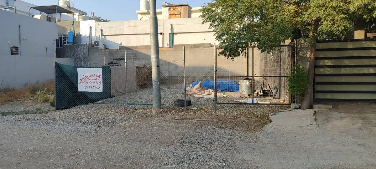 قطعه ارض مربع للبيع في مجمع حازم شكرجي طوله فروش كورنيش مساحته 120 متر الواجهه 9 امتار  طول 13/رقم الهاتف ***********
