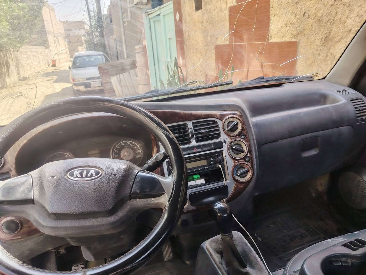 السلام عليكم كيه حمل موديل ٢٠٠٥  السعر ٧٥ سياره كفاله عامه لا ضربه ولا صبغ السياره بيها جراد بل بنيد
وبل قماره مكينه جديده وكير جديد حداديه  نضيفه ما بيها نقص كهربائيات شغاله  تايرات نضااف كلهن المكينه ٣٠٠٠ سوبر مكينه بيضه 
رقمها بغداد مكاني نجف رقم شاصي واضح
شواصي مكفوله. سلف وداينمو وباتري جديد
الشراي يتصل خاص ما اجاوب رجاءا. وهذا رقمي
***********
