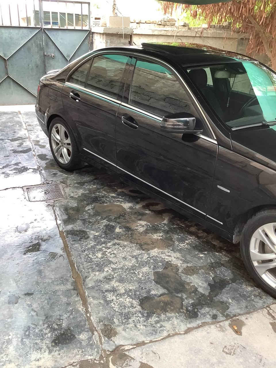 مرسيدس C200 • ٢٠١٢ • فول اوبشن