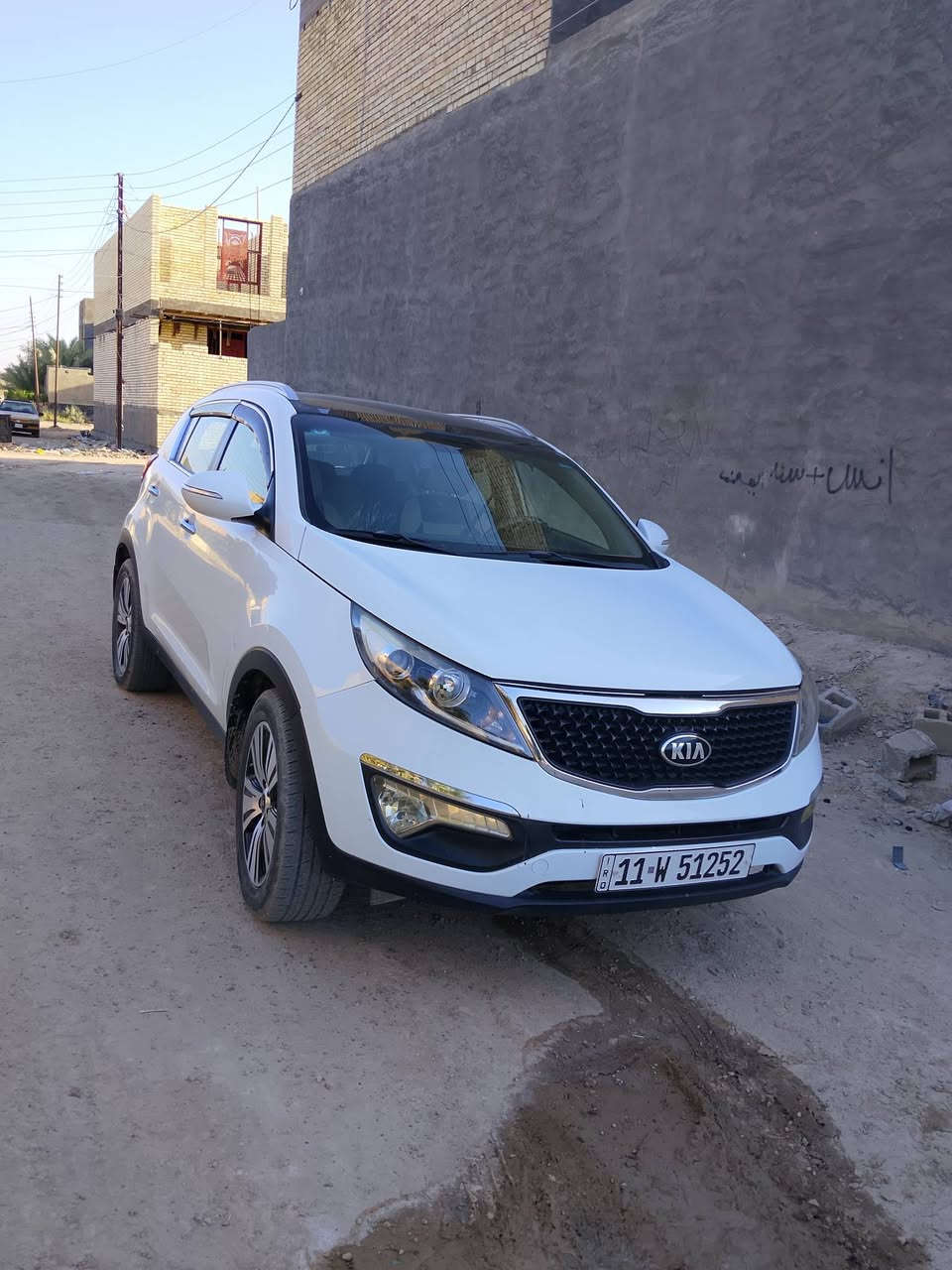 كيا سبورتج البيع كير ومحرك خير من الله كامل موصفات 1/1 موديل 2015 رقم بغداد نكليزي سنويه 2030 بسمي بيها ثلاث قطع صبغ بدون اي ضربه *********** غير متواجد على الفيس السعر 130 وبيها مجال قليل
