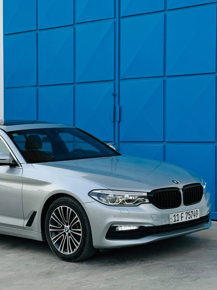 بي ام دبليو 530i 2019
سيارة وارد امريكي ماشية ٩٣ mi 
حادثهة بنيد بدون دواخل وباب خلفية كلير فقط 
سيارة كلهة على وضعهة بلادية مابيهة اي تعديل فول مواصفات سبورت لاين اكس درايف سيارة داتاشو لاتات فول داينمك تتحرك وية لستيرن تحكم شاشة بحركات اليد دشبول m يتغير ثيمات وية النضام مالقيادة وانارة داخلية محييطية متغيرة مواصفات هواي يعني البقية معروفات صندوك كهرباء وبصمة وفتحة وكشنات حظن وفول كهرباء وتدفأة 
سيارة صفر مسج مابيهة اي نقص كاملة
مكاني بغداد زيونة 

رقم *********** واتساب 
سعر ٢٣٠ ورقة وبيهة مجال
