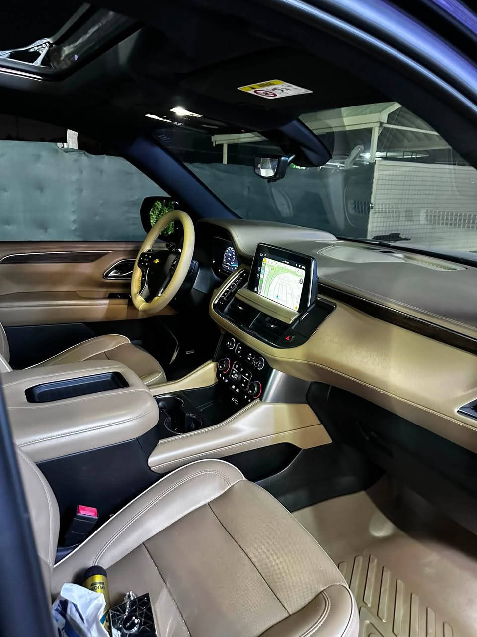 🔥 للبيع شفروليه تاهو 2022 Premier 🔥

🚙 تاهو Premier موديل 2022 — وكالة المنصور
📏 الممشى: 76,000 ميل
💰 السعر: 47,500$

✨ المواصفات:
• محرك V8 سعة 5.3 لتر
• قير أوتوماتيك 10 سرعات
• دفع رباعي
• بانوراما
• داتا شو (Head-Up Display)
• تشغيل بصمة وتشغيل عن بُعد
• دخول ذكي
• شاشة وسطية كبيرة
• Apple CarPlay وAndroid Auto
• كاميرات وحساسات
• مثبت سرعة متكيف
• رادار وأنظمة أمان
• مقاعد جلد كهربائية
• ذاكرة مقاعد
• تدفئة وتبريد المقاعد
• تكييف ثلاثي المناطق
• باب خلفي كهربائي
• أنوار LED
• جكات
• جنوط ألمنيوم
• 3 صفوف مقاعد

💎 ملاحظات السيارة:
• صدر أمامي وخلفي جديد وكالة
• المحرك زيت جديد
• تخم تاير جديد
• السيارة بدون نواقص
• بحالة الوكالة
• تراي زيرو، تم إزالة التغليف قبل أقل من شهر
• تم بولشتها وتلميعها بعد إزالة التغليف
• خالية من النكرش والشخوط
• بيها مكانين PDR بحجم تقريباً 3 أصابع، بدون صبغ

🏢 وكالة المنصور
📍 بغداد
📞 ***********

السعر: 47,500$
