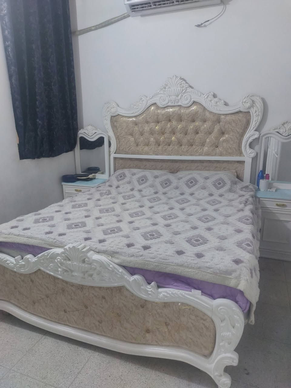 غرفة نوم خشب عراقي
نظيفة استعمال قليل وخشب درجة اولى سعرها مليون وبيها مجال للتواضل خاص ورقم الهاتف ***********
