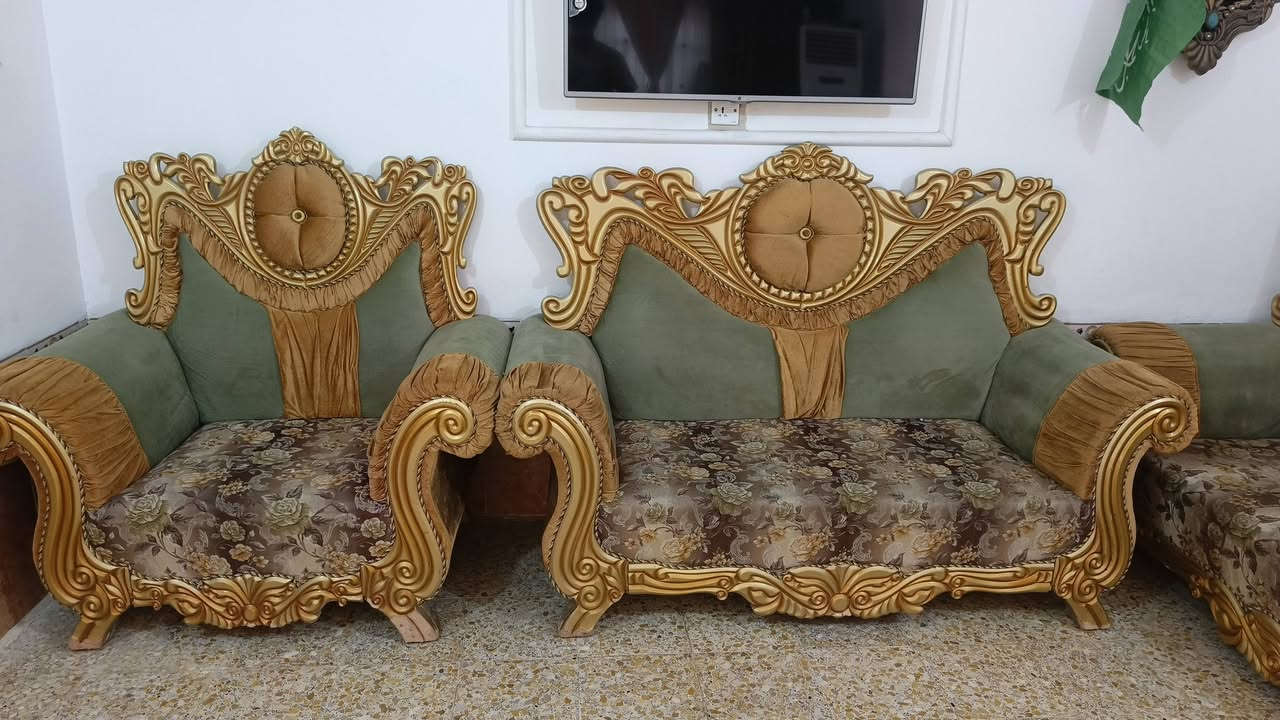 تخم درجه اولى ملكي بأحسن جوده صناعته للبيع 300 وبي مجل ويدللون للاتصال الى الرقم الظاهر  ***********
عشر مقاعد بجوده ممتازه وسعر جميل وبي مجال
