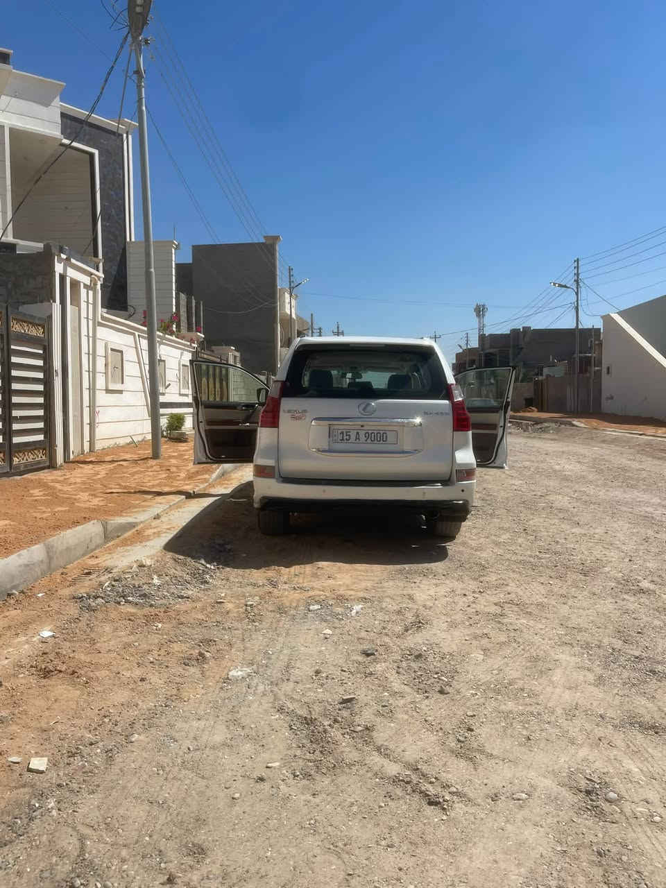 سلام عليكم للبيع لكزز برادو ٢٠١٠محدثه بس دعميات ٢٠٢١ رقم مميز فول مواصفات محرك ٤.٦V8كفاله عامه سياره ***********
