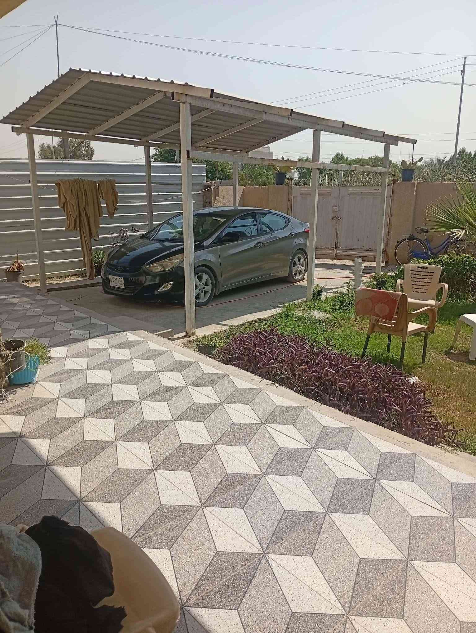 دار للبيع الدورة هور رجب مقابيل افران الزيتون كامل خدمات المساحة 206 الواجهه 11 نزال 19
يتكون من 
غرفة نوم
استقبال خارجي 
هول داخلي
مطبخ 
بيتونة كبيرة جدا
صحيات داخلية وخارجية
كراج وحديقة

يبعد عن الشارع الرئيسي 300 متر فقط مقابيل افران الزيتون

للاستفسار ***********
السعر 95 مليون
