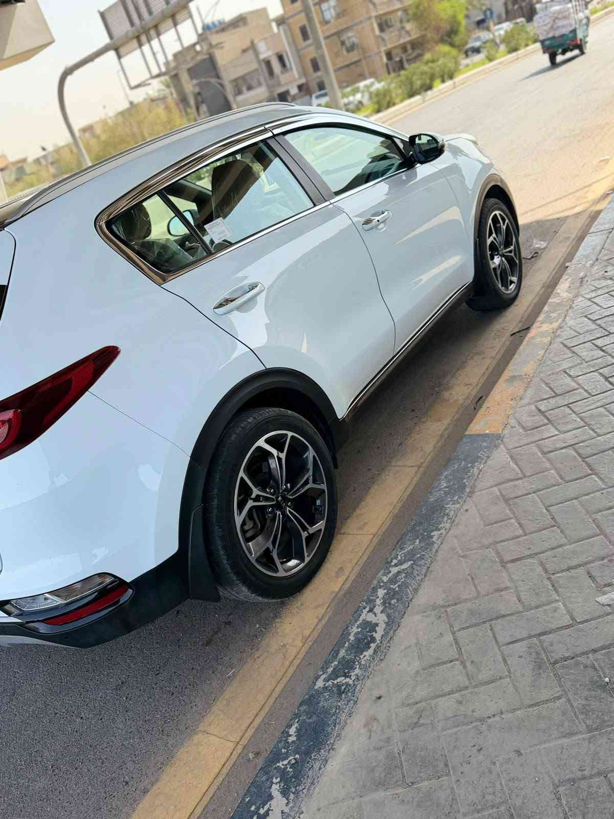 سلام عليكم سبورتج للبيع موديل 2019  جيتي لاين اعله مواصفات ماكو داعي اذكر مواصفاته فول الفول ماشيه 102 سياره بسمي  مشروع وطني تحويل ثاني يوم سياره جديده معنه كلام احله من صور تبريد ثلج ما ناقصه شي سياره مال بيت سعر 185 وبيه مجال كلش قليل  سونار بل صور بارحه سويته رقم بغداد رقم هاتف *********** مكاني بغداد
