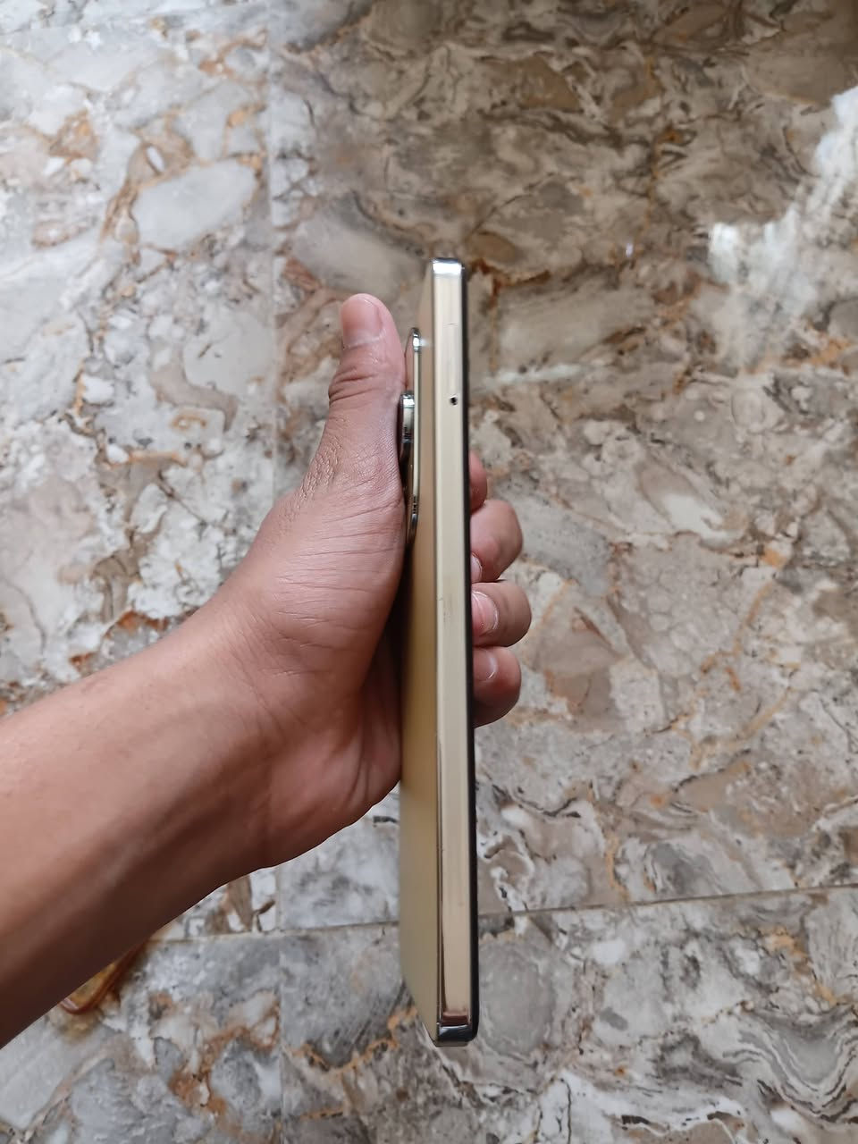البيع هوت أربعين نظيف جدا ***********مكلف بلنشر
