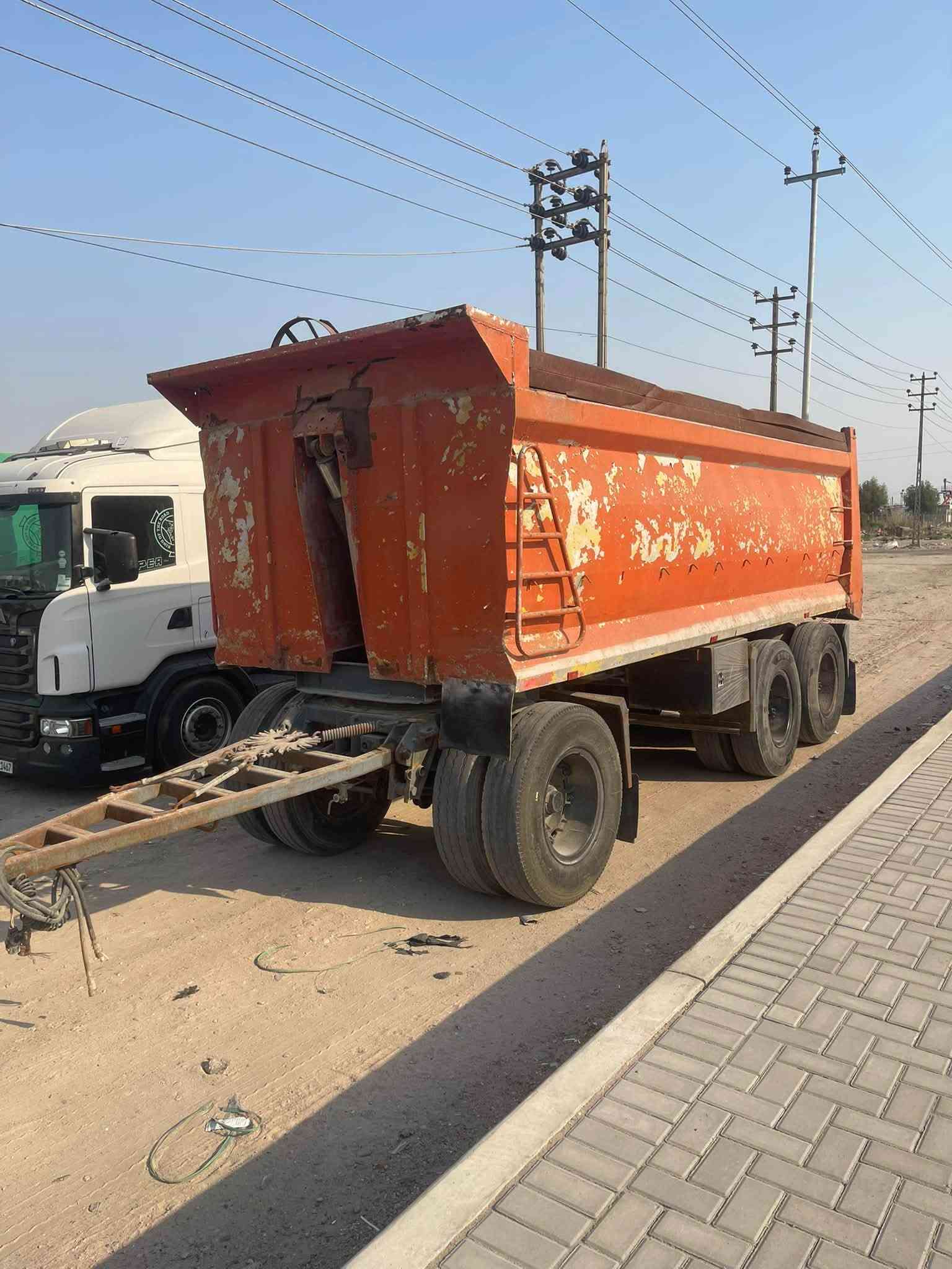 للبيع مقطوره دناكير 14 وزنها 7 طن السعر 80$ مكاني البصره الزبير معرض المجتبى ***********
