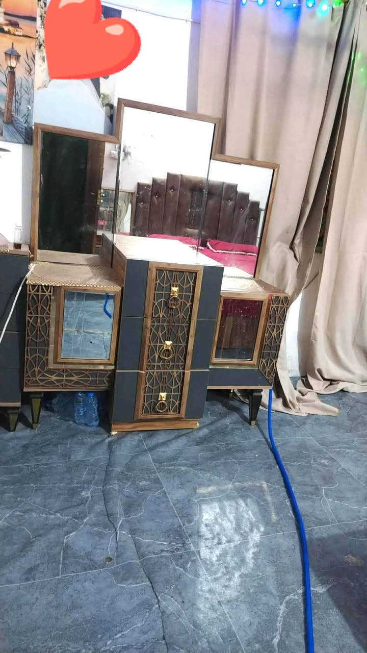السلام عليكم
غرفه نوع تركي 

استعمال قليل

متكونه من كنتور 6بيبان وميز وطابوريه و ميز صغير مال مجرات 

مكاني بابل 

السعر عل رقم *********** 

او عل خاص
