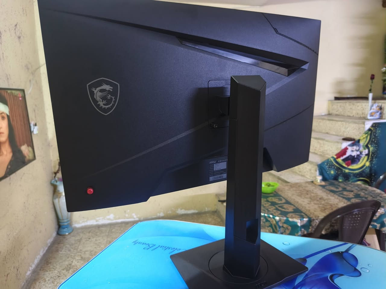 السلام عليكم 
شاشه msi
27
2k
Fast ips
Hdr 400
240 هرتز 
و بعد اكو تفاصيل 
سلاسه في العاب الشوتر
شاشه جديده و 
مكفوله من كل شي 
مكان بغداد البياع 
متواجد واتساب الي تخدمه يراسلني ***********
ملاحظه توصيل محافظات ماعندي تحياتي 🌹

نص مكتوب في الصور:
- Display information MSI G274QPX Display 1: Connected to NVIDIA GeForce RTX 5060 Ti Desktop mode 2560 x 1440, 240 Hz Active signal mode 2560 x 1440, 240 Hz Variable refresh rate Supported (48 Hz - 240 Hz) Bit depth 8-bit Color format RGB Color space Standard dynamic range (SDR) HDR certification Not found More about HDR certification Display adapter properties for Display 1 Choose a refresh rate A higher rate gives smoother motion, but also uses more power More about refresh rate
- msi ESPORTS GAMING NVIDIA G-SYNC RAPID IPS 240Hz 1ms GTG Wide Color Gamut 65W DISPLAY CERTIFIED HDR 400 msi