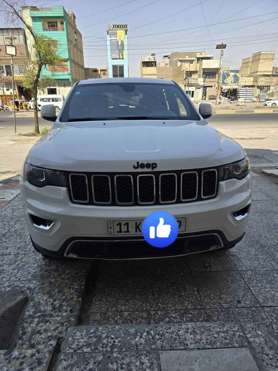 سلام عليكم
 جيب كراند شيروكي للبيع مديل 15
 بانزين عادي لادوانز ولا اي شي خير من الله
  بيها جاملق اليمن فقط وارد امريكي
 بدون ايرباك السياره فتحه وتحكمات 
شفتات  كشنات كهربائيه تدفئة
 السيارة عليها ادامه كامله 
تخم تاير كشي مانقصها 
صندوك كهربائي
 عارضها  190$  وبيها مجال 
رقم التليفون ***********  العنوان بغداد السياره استعمال شخصي بسمي
