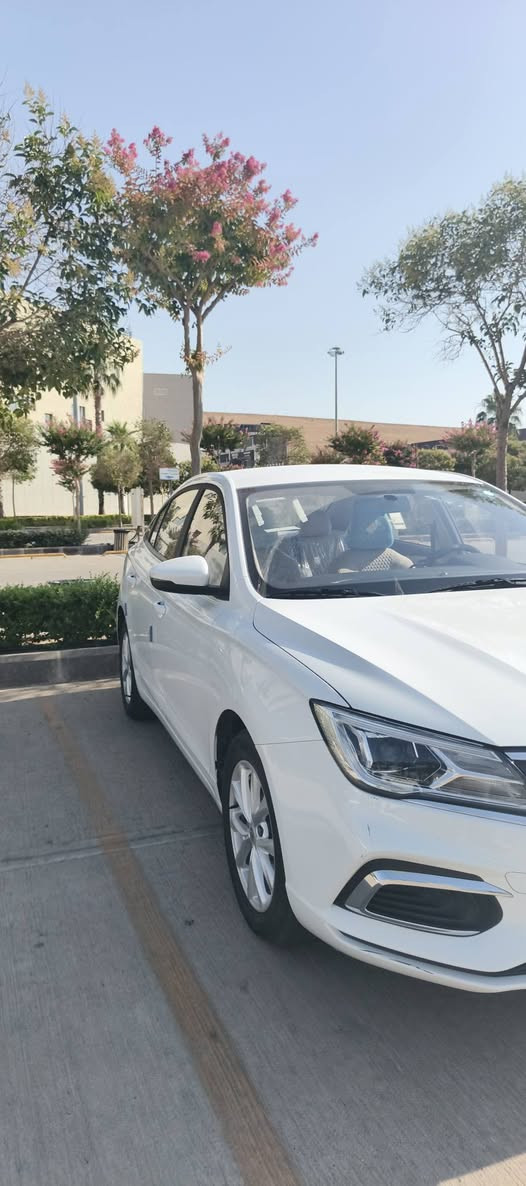 سلام عليكم
mg 5 2025 
ماشي 15الفkm وقابل للزيادة
سياره كلين بدون اي ضرر فقط شخط صغير بالداير
كير و محرك بشرط و بعدها بالضمان 
مواصفات نص فول بدون بصمه
كروز سرعة
شاشة
نظام ابل كار بلي + اندرويد اوتو
مري كهرب
كشافات ضباب
صندوك بصمه 
تبريد ثلج
ويل كب 
مكان السياره الموصل
سعر 88 ومجال
***********
***********
