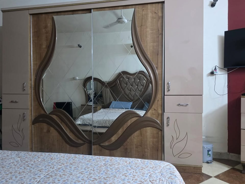 سلام عليكم
9قطع تركي نضيفه مابيها شي فقط تعيار السجه 
700 الف وبيها مجال مكانها بغداد الدوره 
.
.
***********
