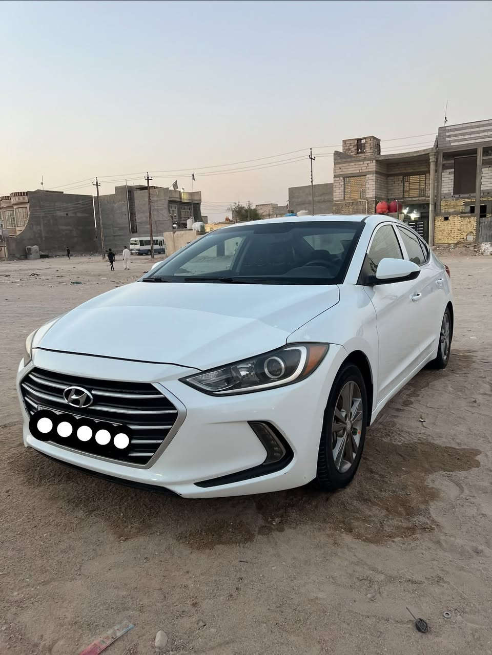 النترا مديل 2018وارد امريكي السياره كلين. كفاله. عده. بارد ب الهلال الخلف السايق فول مواصفات ١/١  فتحه  بصمه امرايات شفط   محرك 2000 دوش سياره مانقصها الف تبريد تدفئه حداده ربع ماذب عليها رقم ذي قار  سنويه ٢٠٣١   السعر ١٣٣ وبيها مجال 
المكان البصره الزبير. 
رقم الهاتف ***********
