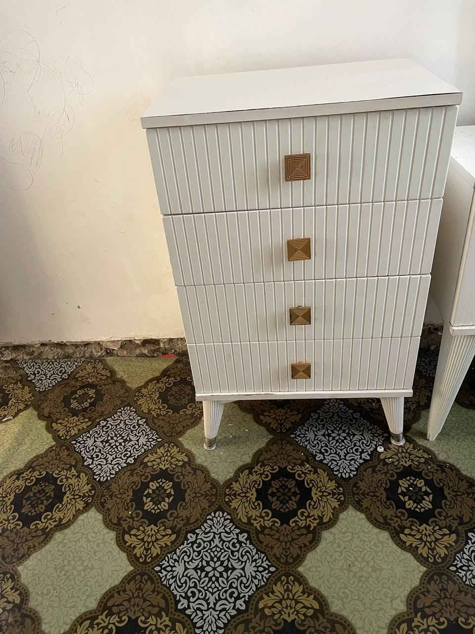 غرفة تركية نظيفة للبيع ب٢٥٠ العنوان بغداد مدينة الصدر
الشراي يتصل ***********
