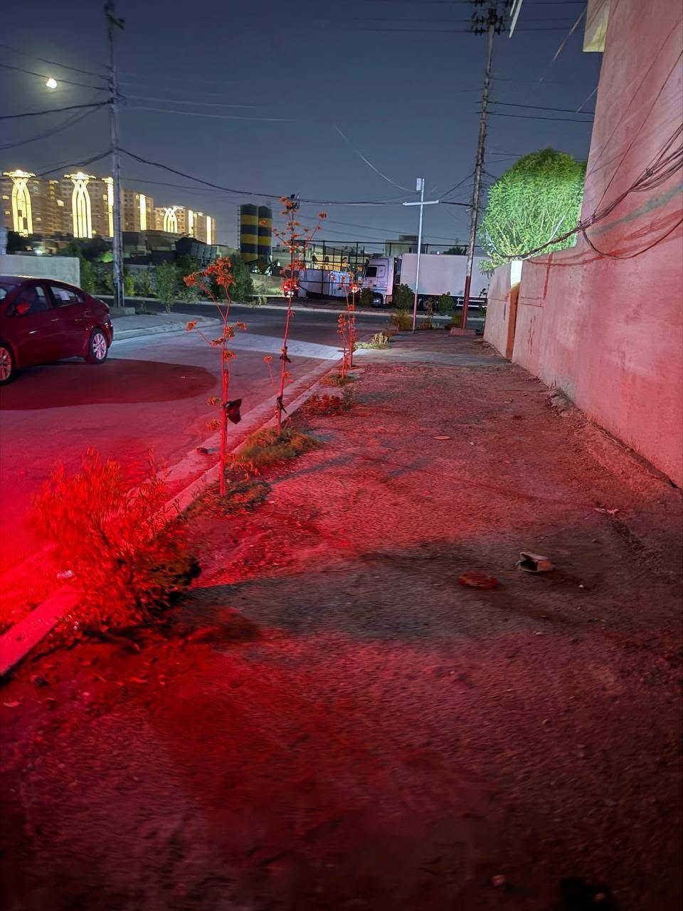 🏠🔥 بيت للبيع في حي العامل – لوكيشن ممتاز جداً ومميز
📍 خلف بنزين خانة حي العامل مباشرة
📍 ثاني بيت بعد الركن
📍 موقع حيوي جداً وقريب من المدارس والخدمات

العنوان:
حي العامل – المحلة 801
الزقاق 59 – الدار 29

📐 المساحة: 260 متر مربع

✨ قريب جداً من:

متوسطة الطف

مدرسة الأجيال

إعدادية الصناعة

ملعب الرسالة

🏡 تفاصيل البيت – الطابق الأرضي:

استقبال

هول

3 غرف

مطبخ

3 حمامات

🏢 الطابق الأول – شقة مستقلة تحتوي على:

غرفة نوم كبيرة

هول

مطبخ

حمام

⭐ لوكيشن ممتاز جداً، ثاني بيت بعد الركن، وقريب من الشارع والخدمات والمدارس، مناسب جداً للسكن العائلي أو الاستثمار.

📲 التواصل واتساب فقط:
***********

⏰ يرجى التواصل من الساعة 3 ظهراً فما فوق فقط.
