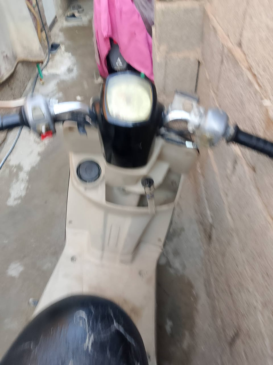دراجه بوليس نضيفه مكينه خرسه كهربائيات كله شغال سلف هندر السعر 450وبيه مجال موبايل ***********العنوان كوت انوار
