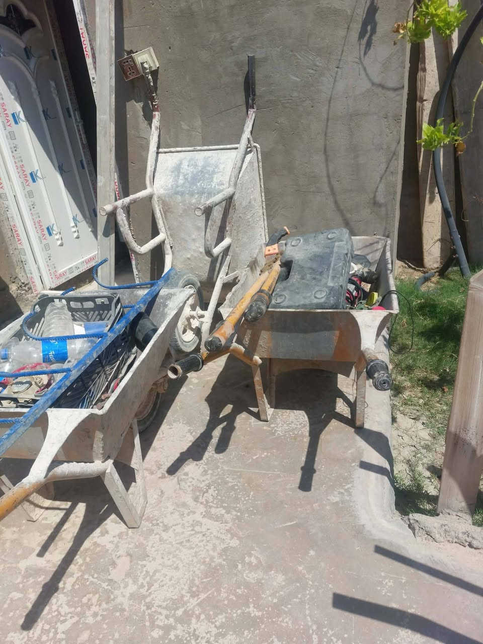 سكله نضيفه للبيع القفاص 5 دريل 6 كسار 1 مولده درج كهرباء عرباين تسكام 4 للاستفسار *********** + *********** واتساب
