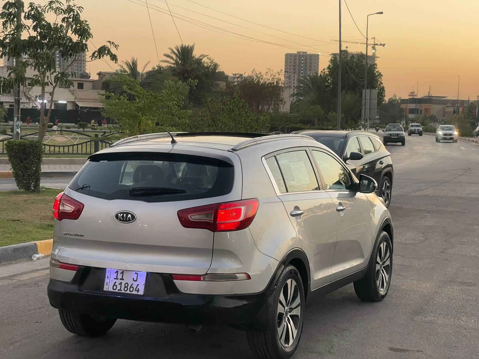 كيا سبورتج kia sportage
(السيارة فووووول مواصفات)
وارد خليجي موديل 2011 
بدون حادث ( فقط مرشوشة صبغ صفحة السايق والبنيد اثر جراد بسيط وعندي صورها قبل الصبغ)
-فتحة (بانوراما)
-اشاير بالمري
-تحكم ستيرن
-كشن كهرباء
-داخل برتقالي واسود
-كشنات جلد
-حساسات دعامية 
-كاميرا بلادية بالمراية
-شاشة تابلت
-ويل كب 
-السيارة ماشية 103 فقط
-السيارة ب اسمي (هزة جديدية وسنوية جديدة)
- السعر 110
مكاني بغداد الشعلة
متوفر واتساب واتصال
‏‭***********‬
