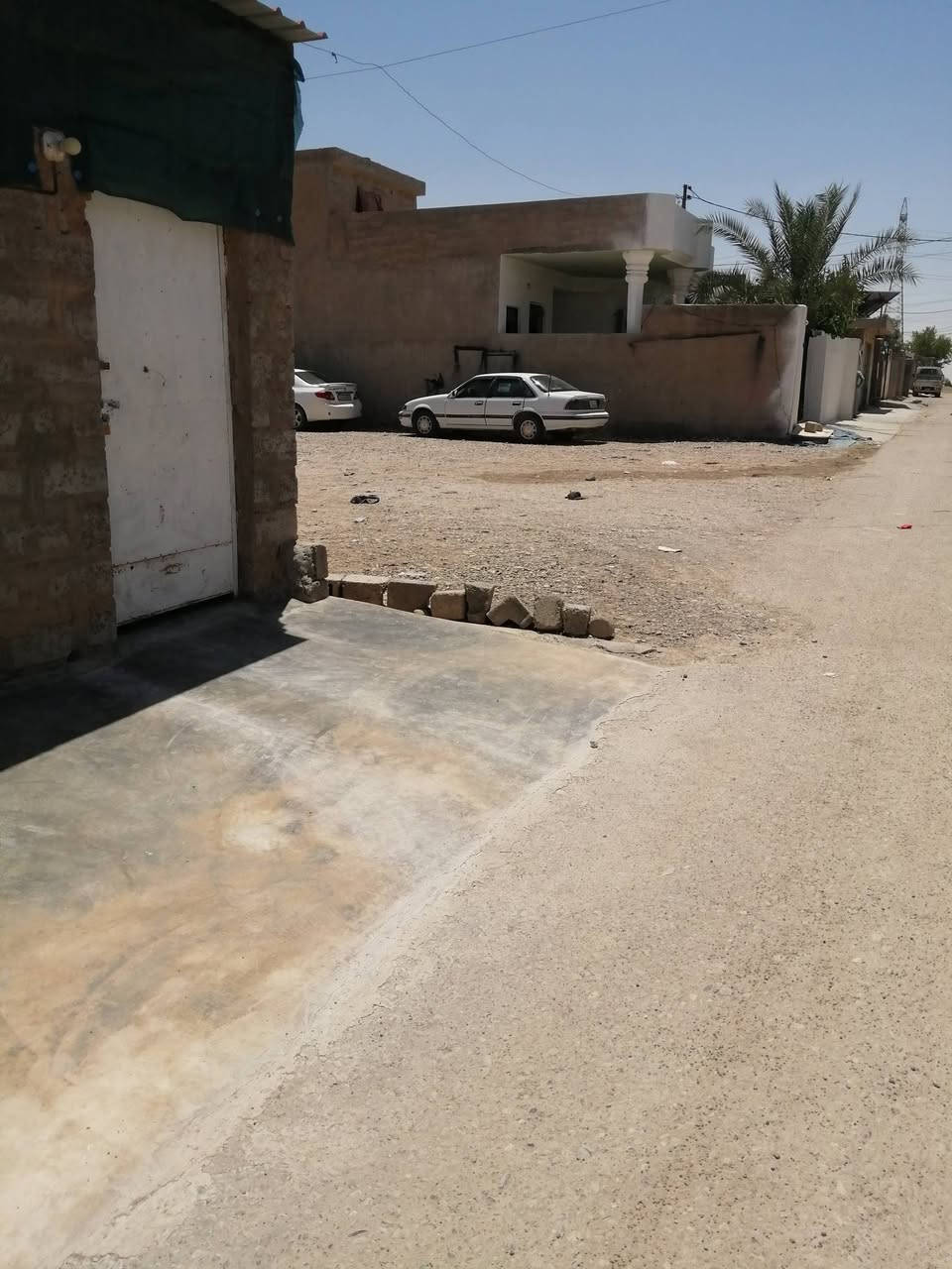 قطعة ارض للبيع في تكريت  / حي الفرسان  / قرب جامع الصابرين  / المساحة 186 متر مربع  ،  واصلها ماء  ، كهرباء  ، شارع تبليط  ،  مدفونة سبيس ومحدولة  ،  جاهزة للبناء  ،  سعرها 15 مليون  . ***********
