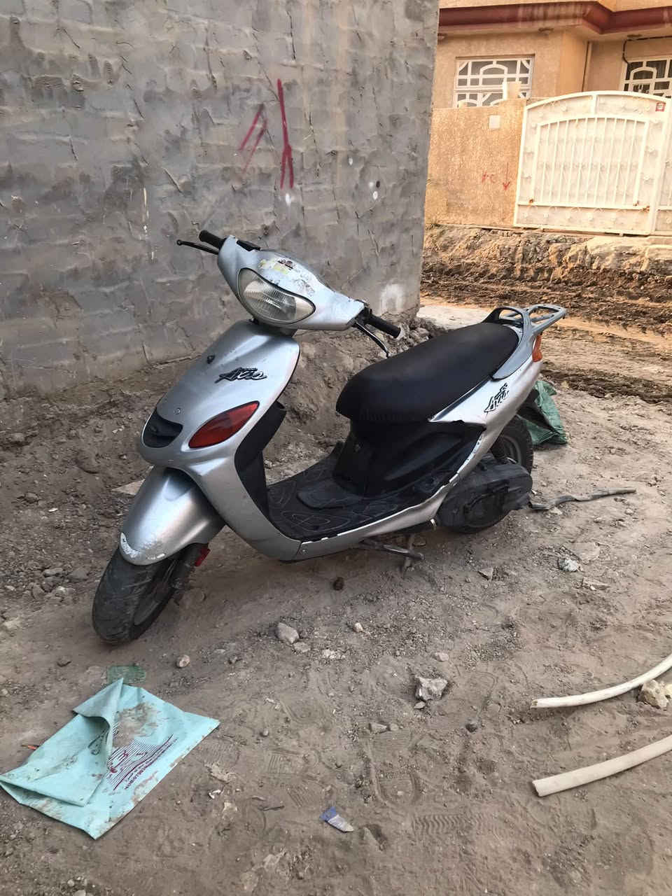 اكزز فحل
شلعه ومعدل ونعومه 
كلشي شغال 
كيج سرعه 
كيج بانزين 
كابريتر اصلي 
دبلات كلهن شغالات 
تايرات تمام 
قفل جنطه قفل ستيرن 
كهربائيات كلهن تمام 
كفرات اصليه 

نكره سلف بكل وقت 

جاهزه من كلشي 

سعرها ٣٥٠ 
مكانها حي الصحه 
***********
