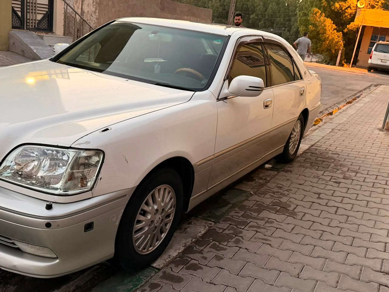 السلام عليكم
تيوتا كراون 2002 للبيع 

بغداد قرار 48 

مدفوع كمرك وظريبه 

باقي الارقام فقط 

شاصي 75 D4 الكبير 

اصل كرستال 

اربع دكم  فول  

ثلاجه خلفيه 

برده خلفيه 

تبريد قطعتين 

فتحه 

كامره خلفيه + جوانب اصل 

داخل جلد 

تحوير نجف فوك وجوه 

دشبول عارف العيساوي 

سعر 125 وبيه مجال 

للاستفار ***********
