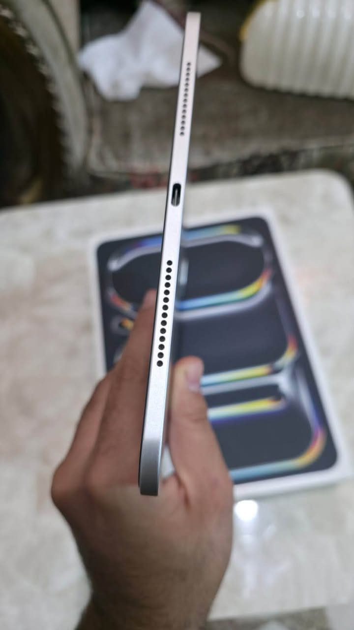 السلام عليكم ايباد m4  ذاكره 256 كل غراضه ويا 
بطاريته 🔋87‎%‎ مشحون 424 مره 
جهاز كلش نضييف مكاني بغداد 
سعره مليون او 50 الف 
اتواصل فيس او واتساب ***********
