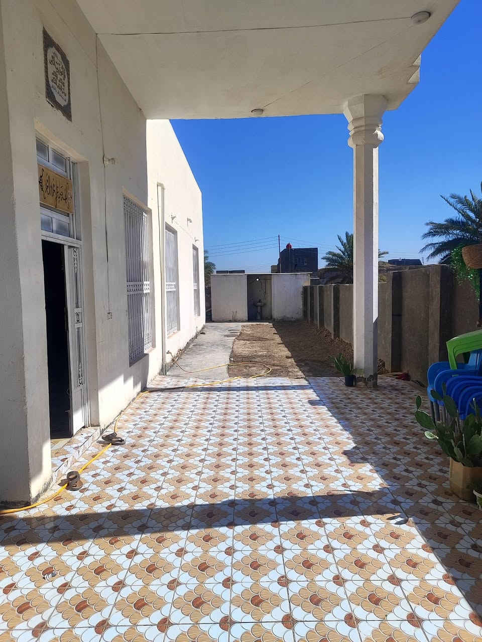 دار للبيع مساحته 520متر حي بابل خلف مدينة ألعاب سابقأ طابو زراعي سند 25 تحويل مباشر بسم مشتري بناء حديث طابوك متكون من 
غرفة نوم عدد 3. 5*5
صاله 5*21
مطبخ 5/5
استقبال 5*13
مجمع صحيات دخليه 5*5 +مجمع صحيات خارجيه 
بيعا مستعجل سعرها 83وبيها مجال 
أي استفسار اتصل على الرقم التالي 
***********
