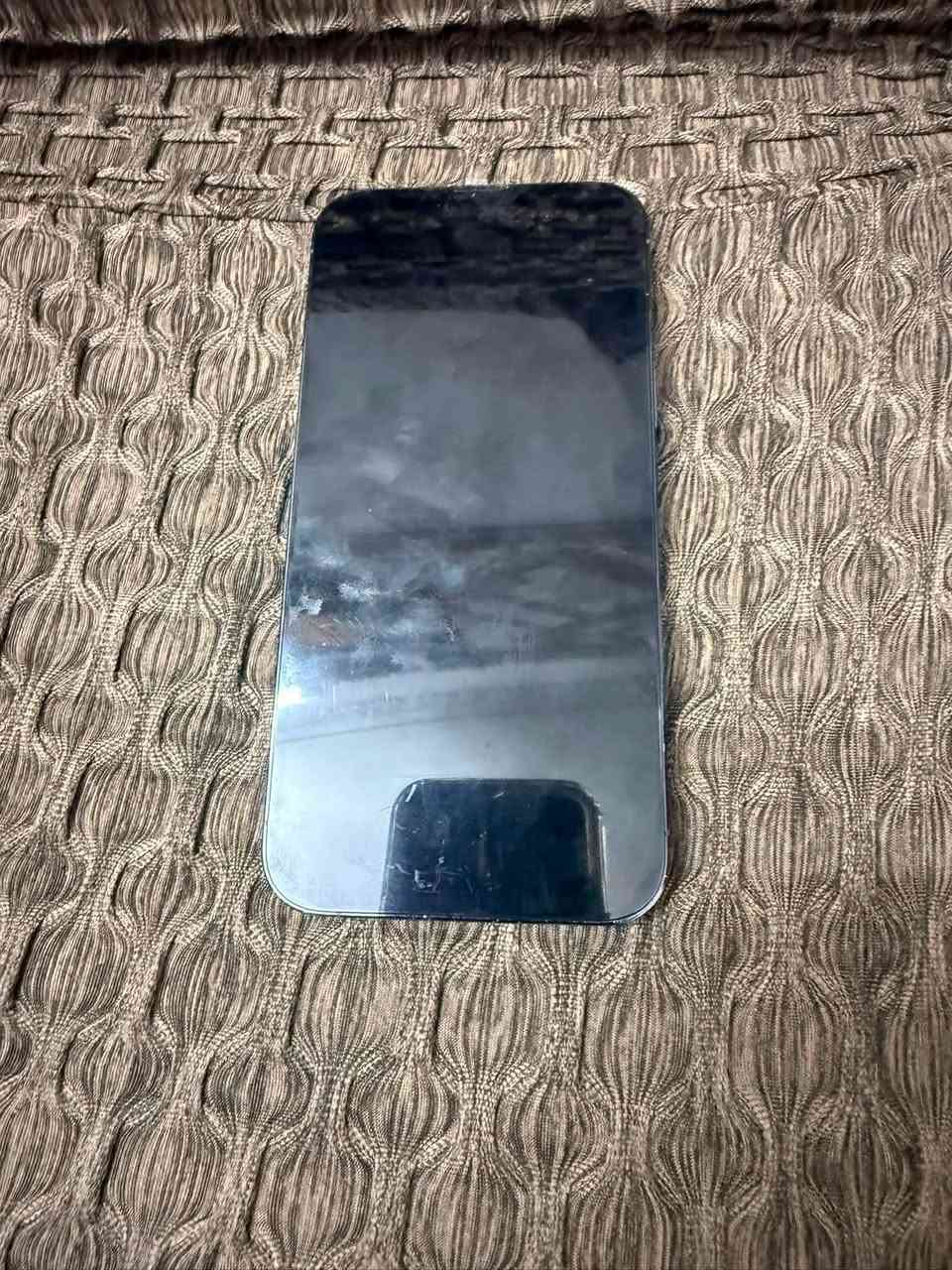 13 برو ماكس
ذاكره 128 
بطاريه 80 
مبدل بي شاشه تجاريه هسه خليتها اله 
425 وبي مجال قليل
مكاني بغداد الامين الثانيه 
***********
