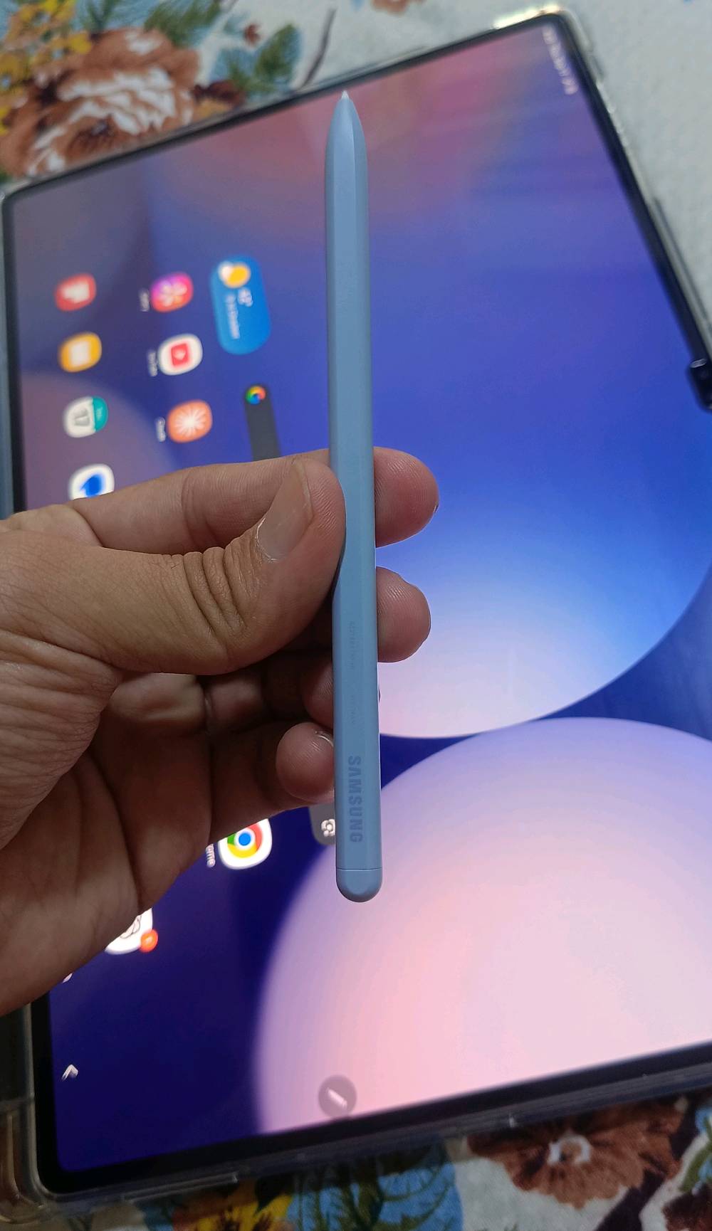 galaxy tab s10 ultra 256gb wifi

الملحقات : 
1- القلم الاصلي جدا نظيف مابي اي شخط ما مستخدمه 
2- لصقة شاشة اصلية مخليله ماخذها ب25
3- شاحن اصلي Ravpower 45 watt
4- كيبل اصلي belkin  طولة مترين والقدرة مالته 100 watt
5- حافظة جلد اصلية ماخذها ب 30

الجهاز نظيف جدا حتى الحواف بعدها بالنايلون والبطارية ممتازة جدا وما مصلح ولا واكع ابدا ولكن بي كم شخط على الظهر واضحه بالصوره اثر شفت مال العاب لصق،
وبدون كارتون 

السعر الكلي المطلوب 950 الف
تواصل واتساب ***********  
المكان بغداد/ الغدير 
لا يوجد توصيل 