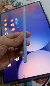 galaxy tab s10 ultra 256gb الجهاز نظيف جدا حتى الحواف بعدها بالنايلون ...