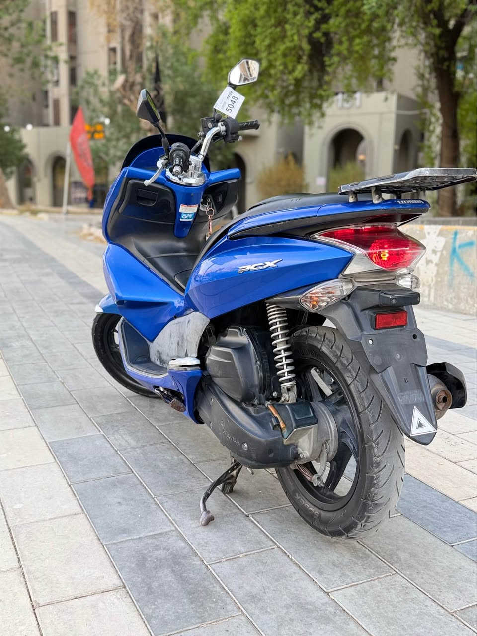 السلام عليكم للبيع دراجه pcxجيل اول  لون ازرك مديل16 ماخذها رمبه اوراق المعرض موجوده الدراجه على ايدي حجم  مكينه 125ياباني الاصلي دراجه جديده مال جناي 
ياباني الاصلي دراجه كامله أستان كهربائي  حساس ازدحام جديده الدراجه مكينه شلعه معدل خير من اللّٰه دراجه تكول جديده بمعنئ الكلمه واحلا من الصور مال جناي المكان بغداد دراجة مكفوله اي نقص ميحتاج
كفرها اصلي بشرط ابو السفنجات منجوه  السعر ١٦٠٠.  عنواني بغداد 
اي استفسار*********** بغداد, العراق
