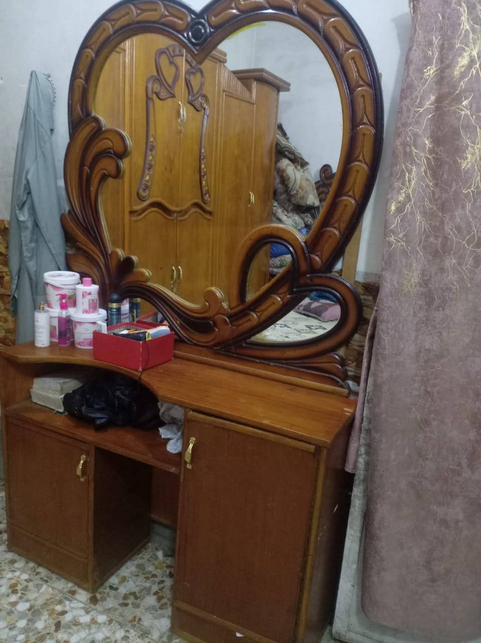 شهداء العبيدي الشراي • ٦ أبواب • غرفة خشب