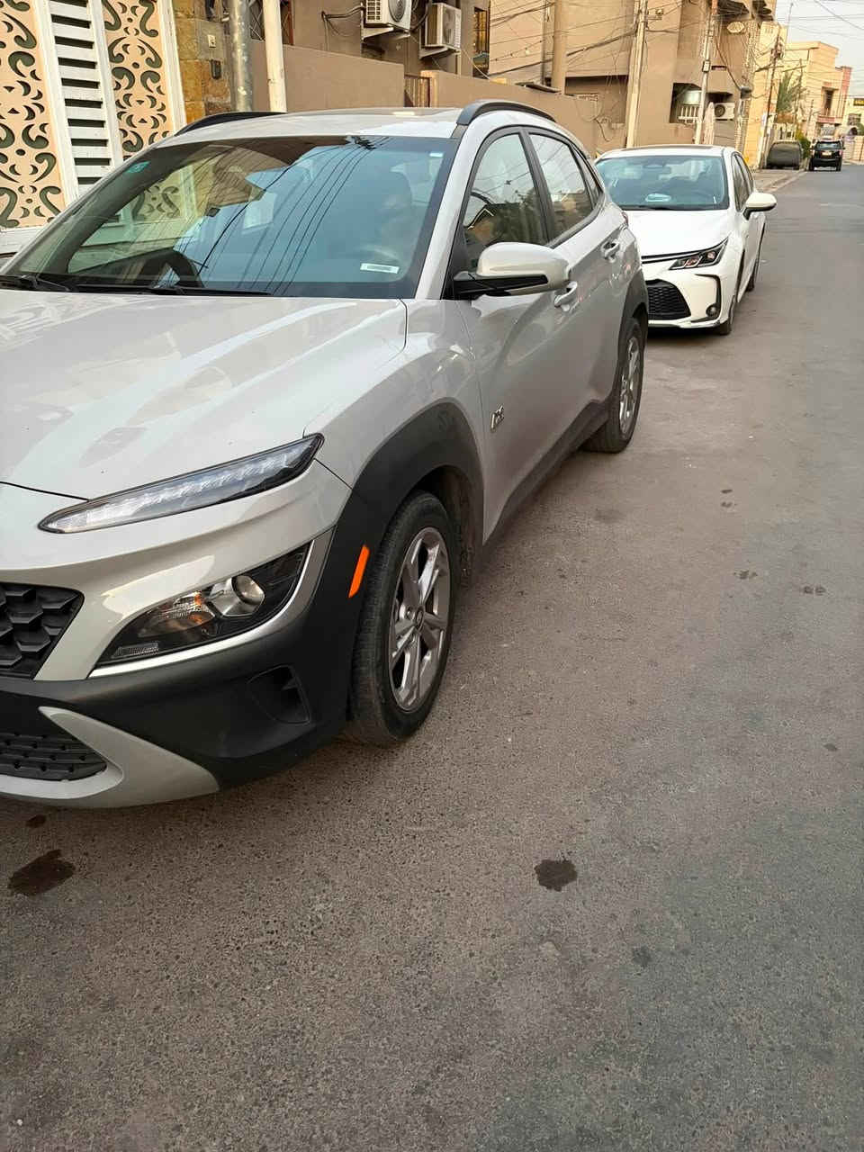 سياره كونا للبيع
لون سمنتي 
موديل 2023 
وارد أمريكي ضربته من الداعاميه اليسار 
المواصفات 

    .
* Apple CarPlay وAndroid Auto.
* أنظمة مساعدة للسائق.
* كاميرا خلفية.
* مثبت سرعة.
* إضاءة LED.
* فتحة سقف 
*محرك 2000
 * تحديد مسار  

للتواصل ***********
