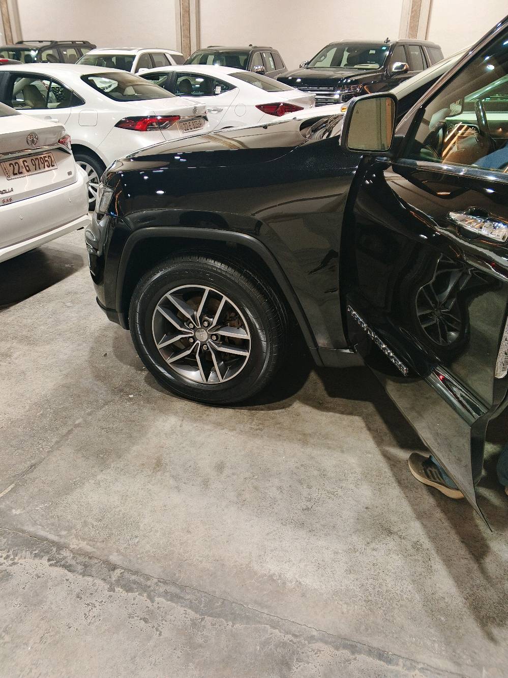 جيب امريكي موديل 2019 المتد 
السعر 170
بيها صبغ اربع قطع
شنو الفئة بالضبط للجـيب؟ (Laredo / Limited / Overland / Summit / Sport Line) وهل المواصفات الأمريكية كاملة لو بيها إضافات؟: 
للمتد 
شكد عدد الكيلومترات الممشية حالياً؟ وهل المكينه والقير والشاصي على الفحص بدون مشاكل؟: 
112
وين موقع السيارة هسه؟ وأي منطقة ممكن المعاينة بيها؟: 
بغداد البياع 
إلها حوادث أو شغل شاصي/أيرباغ قبل غير الصبغ المذكور؟ وإذا أكو، شنو التفاصيل؟: 
صبغ اربع قطع 
السعر 170 نهائي لو قابل للتفاوض؟ وهل تريدون البيع كاش فقط لو تقبلون تبديل؟: 
بيها مجال 