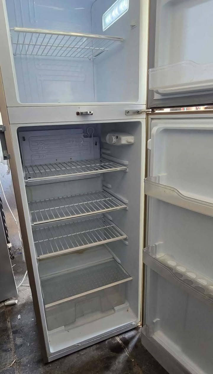 السلام عليكم ثلاجة للبيع
الثلاجة جديدة ونظيفة كلش 
الي يدور شغلة نظيفة وباكيت يجي خاص

ناصرية مركز 
وهذا الرقم 
 ***********
