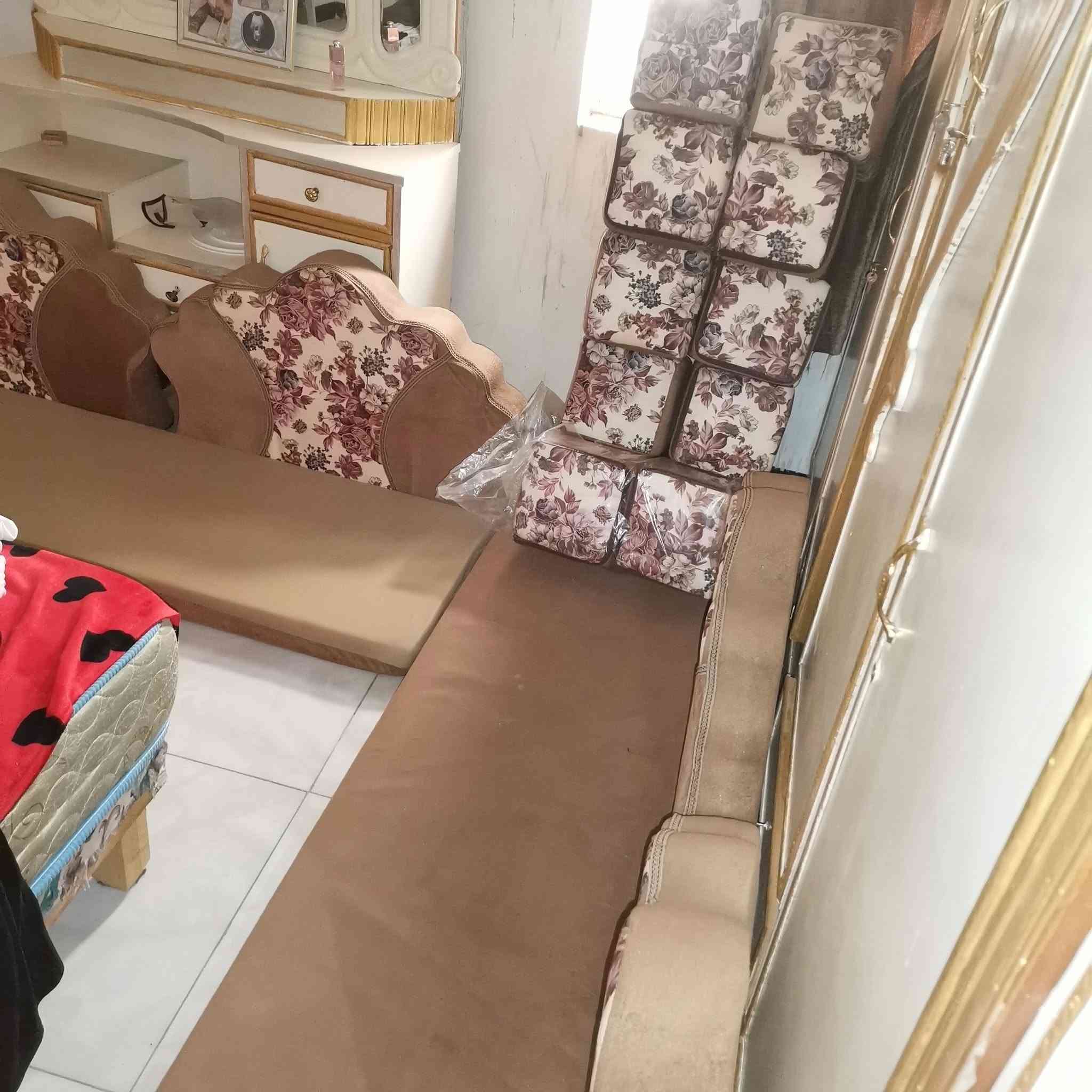 *********** طول ٤متر  و٩ مخاد  بل صور  يوجد فيديو  ٧٠ الف
