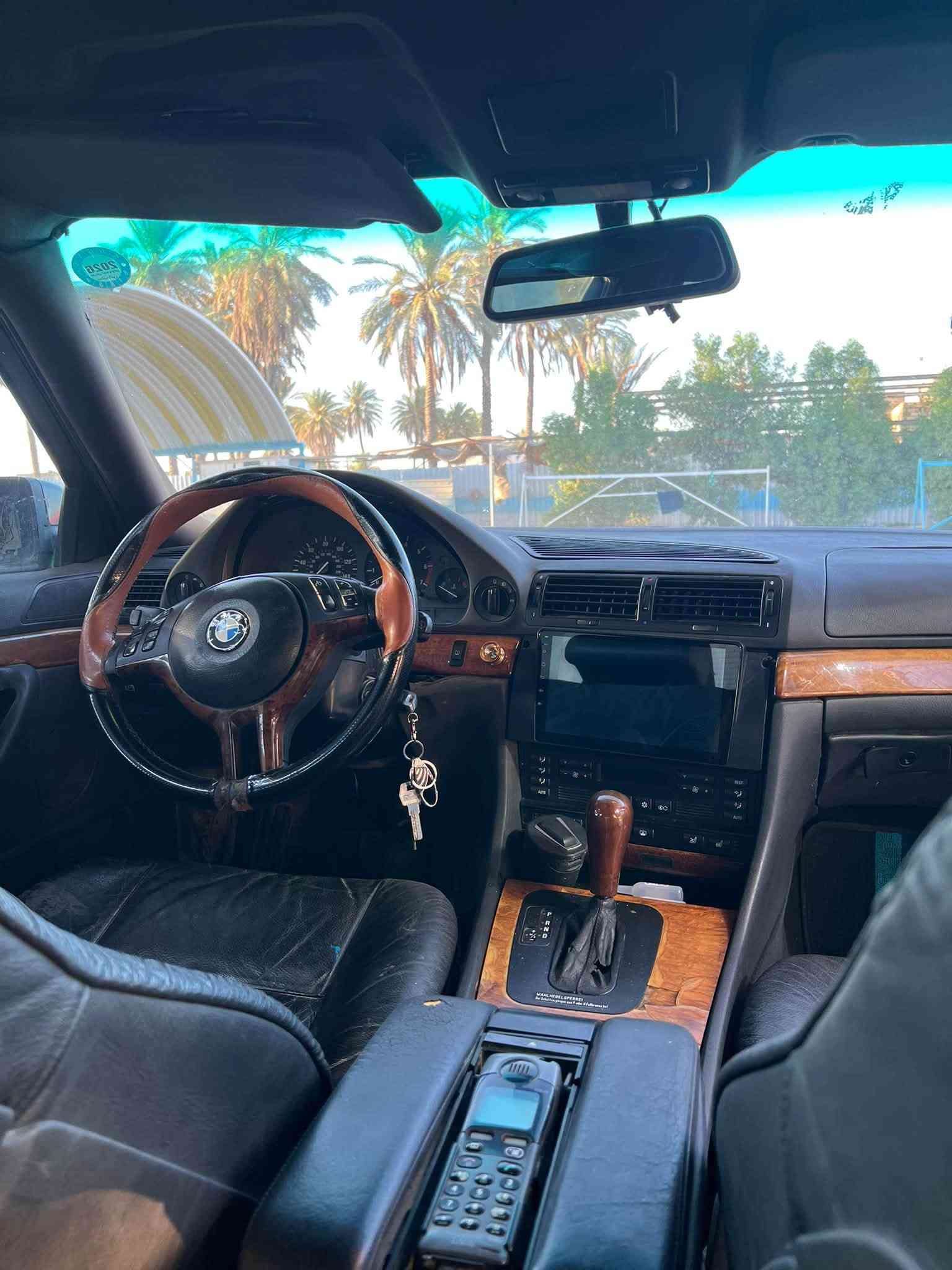 ⸻

🚨 للبيع BMW E38 موديل 1999 – 740i 🚨
🔥 ماكينة 4.4 V8 – سيارة مميزة جداً ونظيفة
شكل موديل 2000
للبيع BMW E38 موديل 1999، سيارة مرتبة ومحافظة عليها، وحالتها ممتازة، ومناسبة جداً لعشاق الـ E38 والـ BMW الكلاسيكية.

🔹 المواصفات والتجهيزات:

• ماكينة 4.4 V8
• الماكينة والقير بحالة ممتازة
• دينمو جديد
• منظومة الماء جديدة
• السيارة خرسة وهادئة وما بيها أصوات مزعجة
• داخلية جلد أسود نظيف جداً
• ستيرن صاجي أصلي
• كشنات كهرباء
• حركه/تحكم كهربائي حسب التجهيز
• بردة كهرباء خلفية
• حساسات خلفية
• تبريد مناخين
• التكييف شغال وبارد جداً ❄️
• ويل أصلي Alpina 18
• لايت زينون
• كهربائيات السيارة كلها شغالة
• السيارة محافظة ومعتنى بها

🛠️ السيارة عناية مهندس حسين المميز
السيارة ما يمسكها إلا مهندس حسين المميز، وهو المسؤول عن صيانتها ومتابعتها.

📌 سيارة نظيفة ومميزة، .
🔥 E38 … هيبة BMW.

للتواصل والاستفسار:
📞 [***********[
