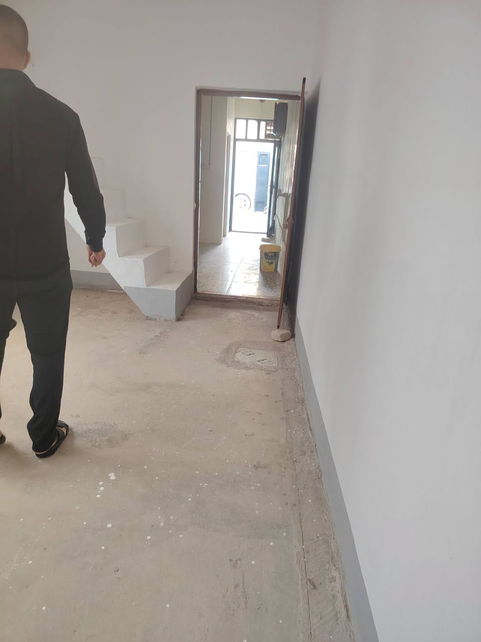 🏠 دار للبيع

📍 النجف الأشرف – حي الرحمة – شارع 20
📌 قريبة على الشارع

تتكون من:
• غرفة
• صالة
• مطبخ
• استقبال

💰 السعر: 45 مليون، وبالإمكان التفاوض

📞 مراجعة مكتب سور النجف
📱 واتساب: ***********
📱 اتصال: ***********
